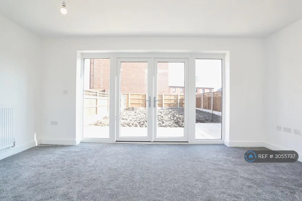 4 bedroom semi-detached house for rent