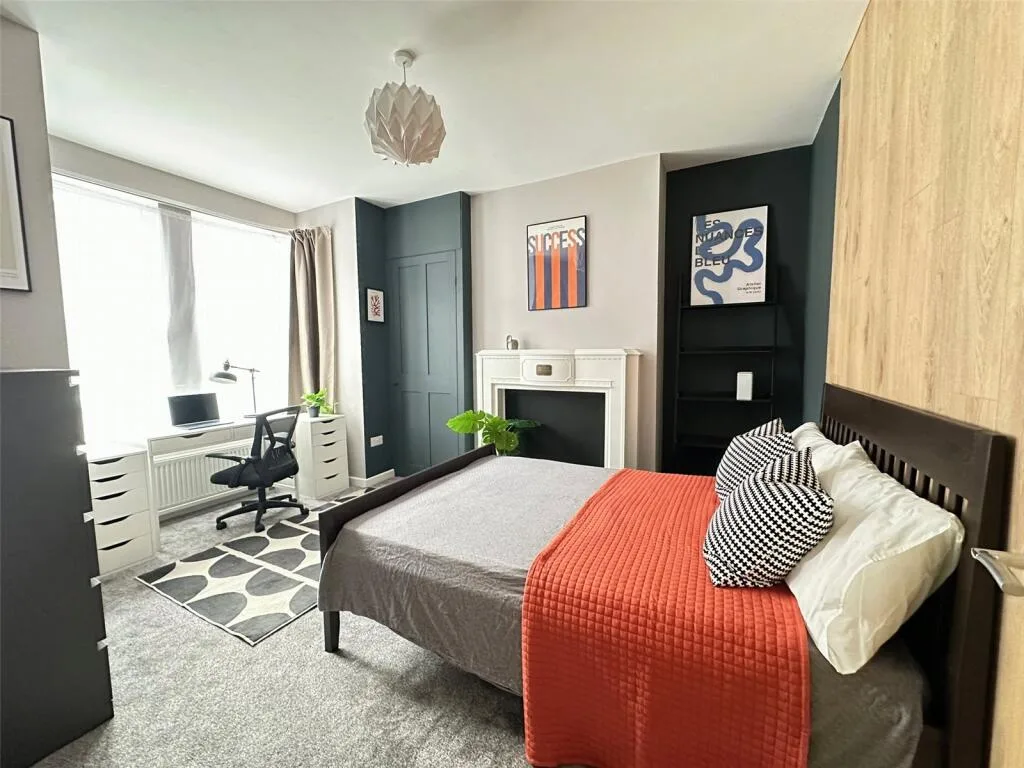 6 bedroom terraced house for rent