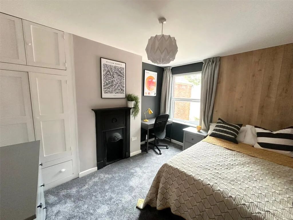 6 bedroom terraced house for rent