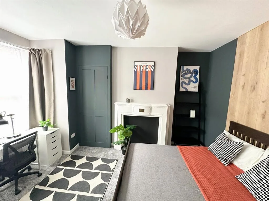 6 bedroom terraced house for rent