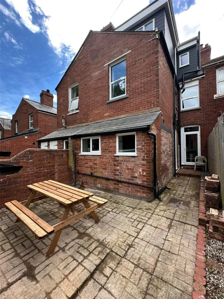 6 bedroom terraced house for rent