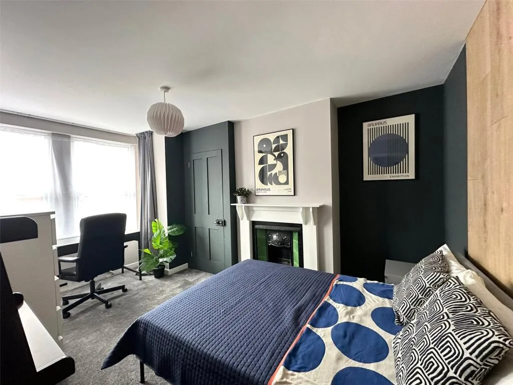 6 bedroom terraced house for rent
