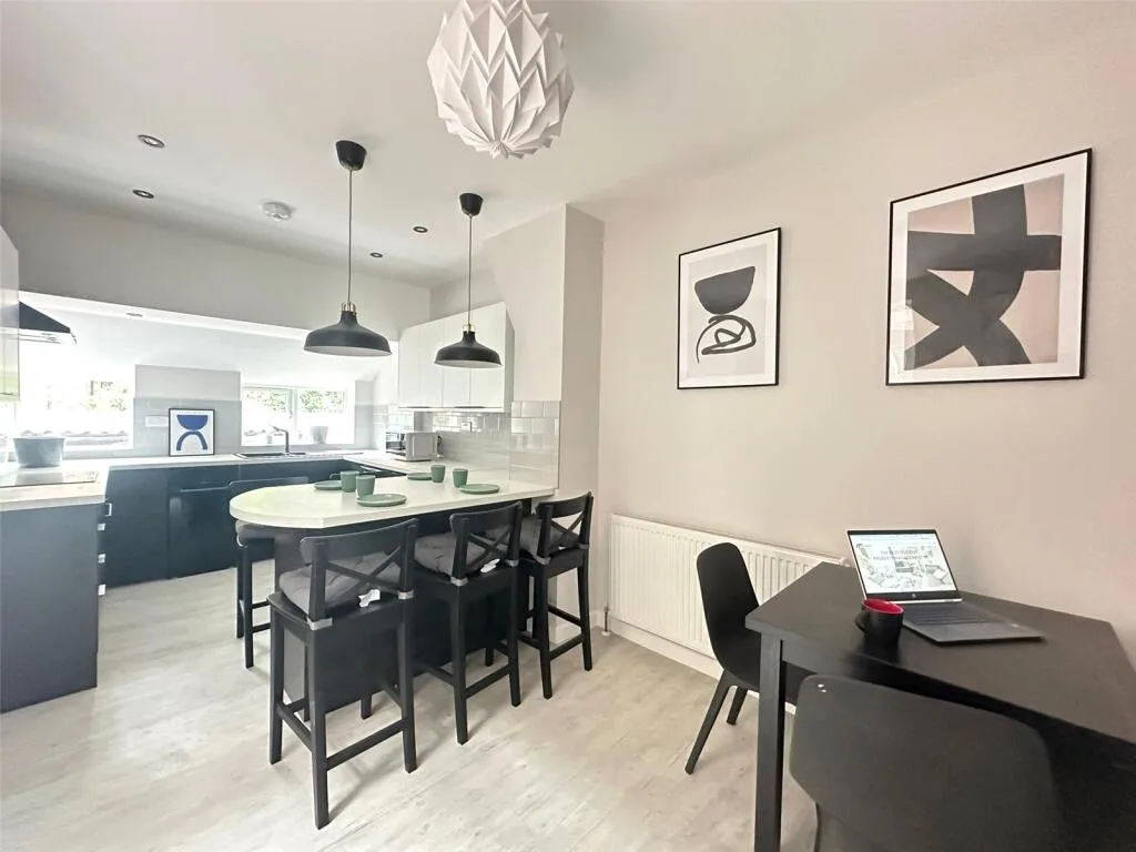 6 bedroom terraced house for rent