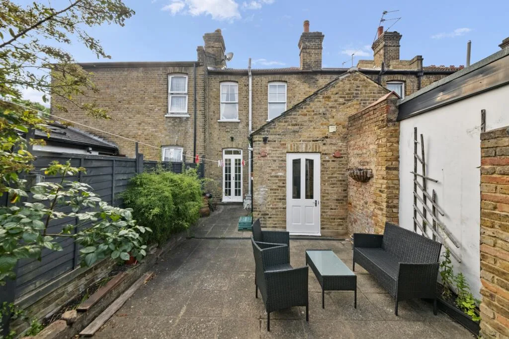 2 bedroom house for rent
