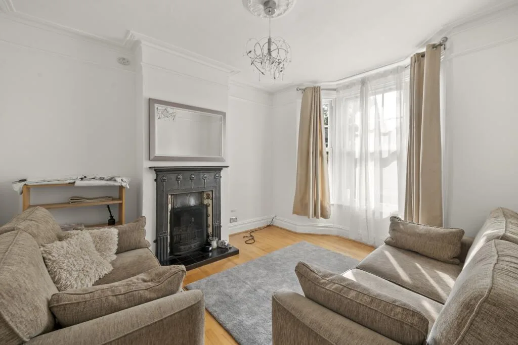 2 bedroom house for rent