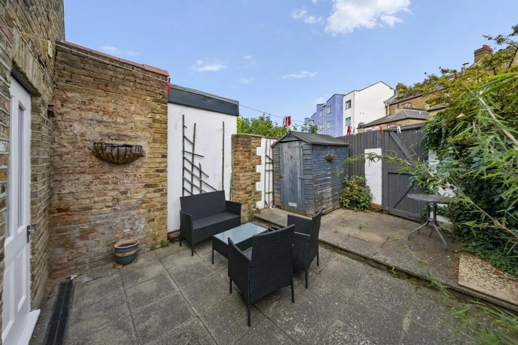 2 bedroom house for rent