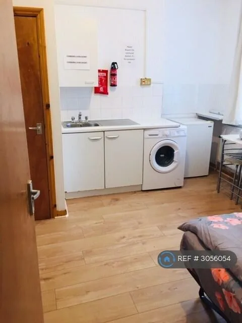 Studio flat for rent