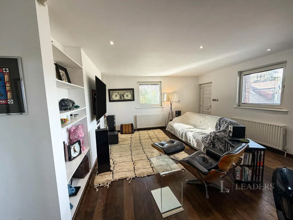 3 bedroom flat for rent