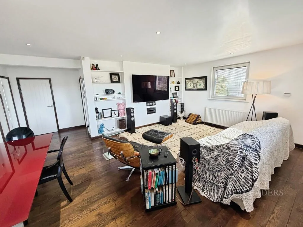 3 bedroom flat for rent