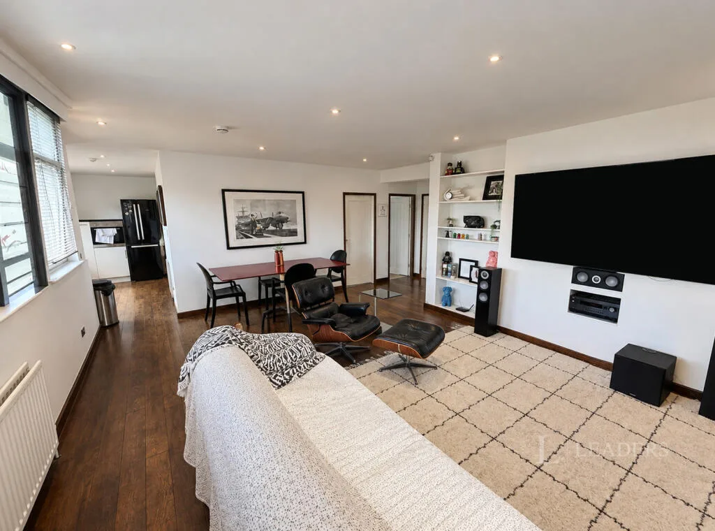 3 bedroom flat for rent