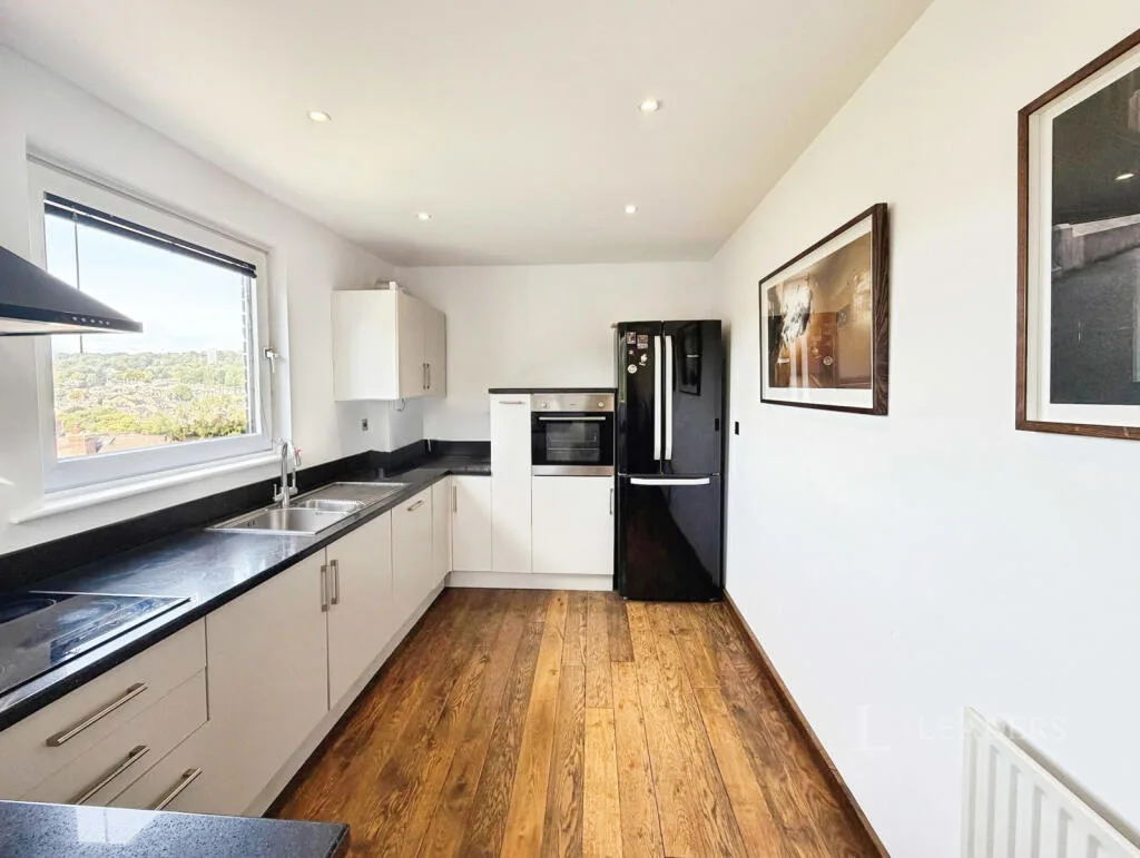 3 bedroom flat for rent