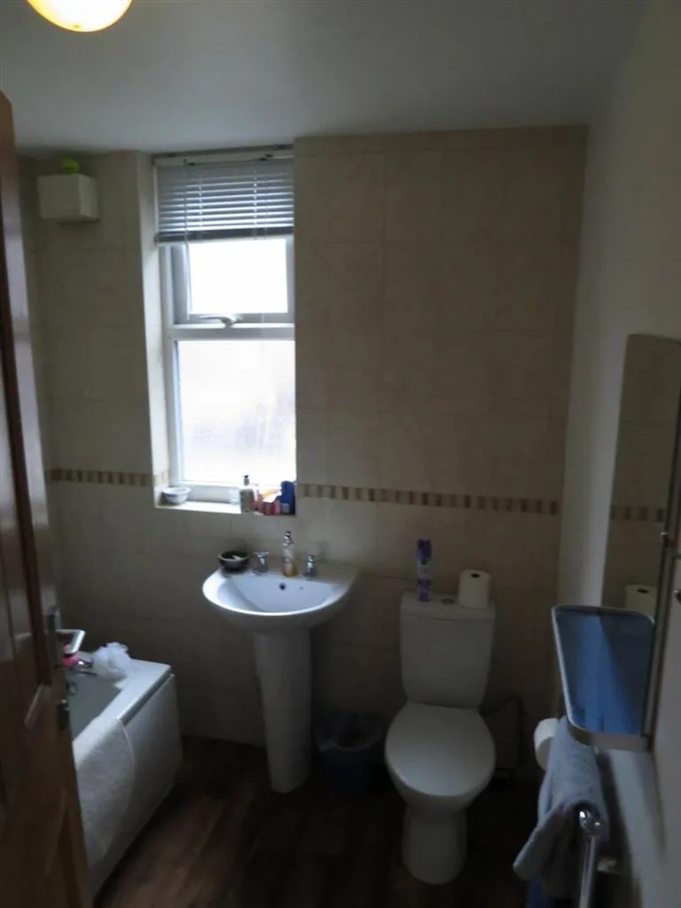 5 bedroom private hall for rent