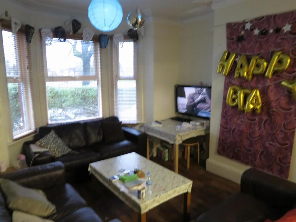 5 bedroom private hall for rent