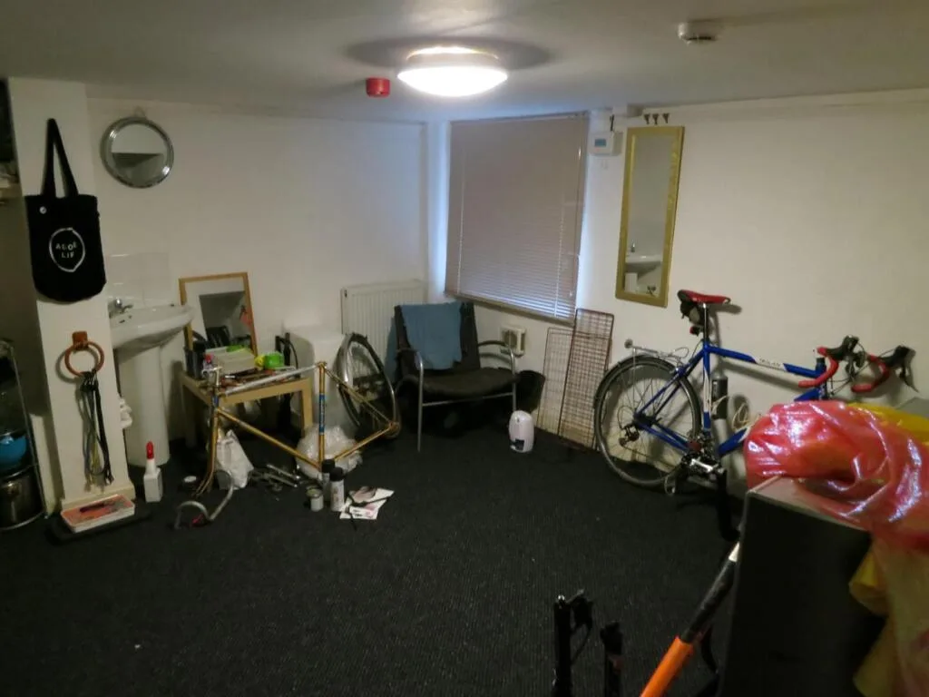 5 bedroom private hall for rent