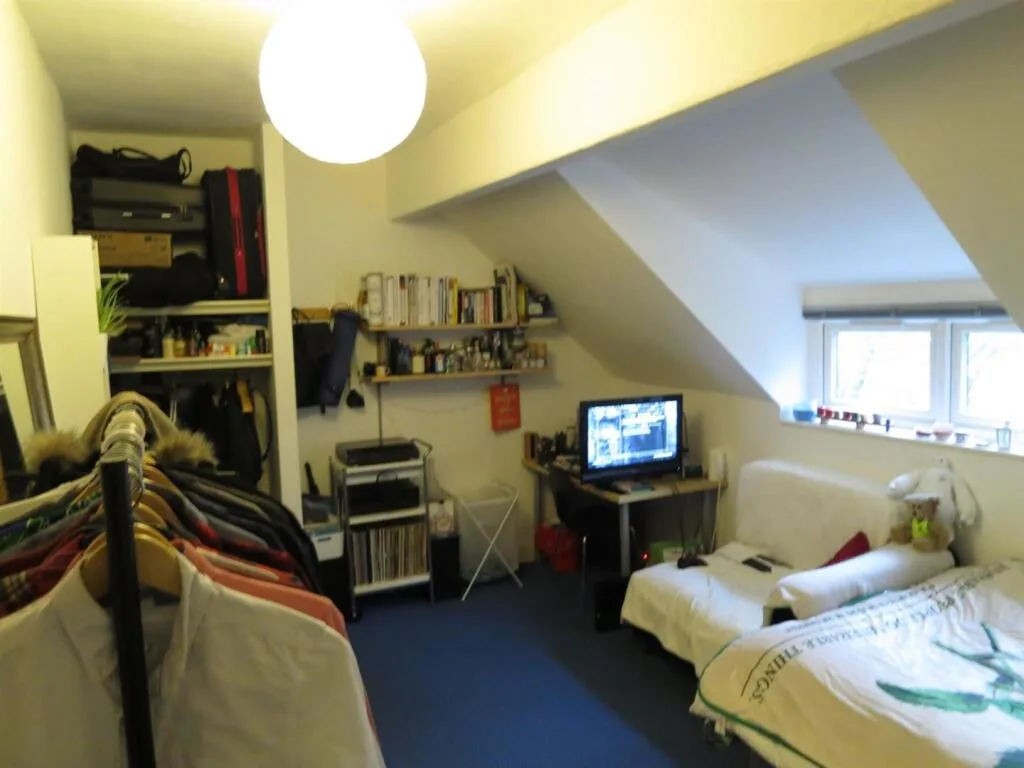 5 bedroom private hall for rent