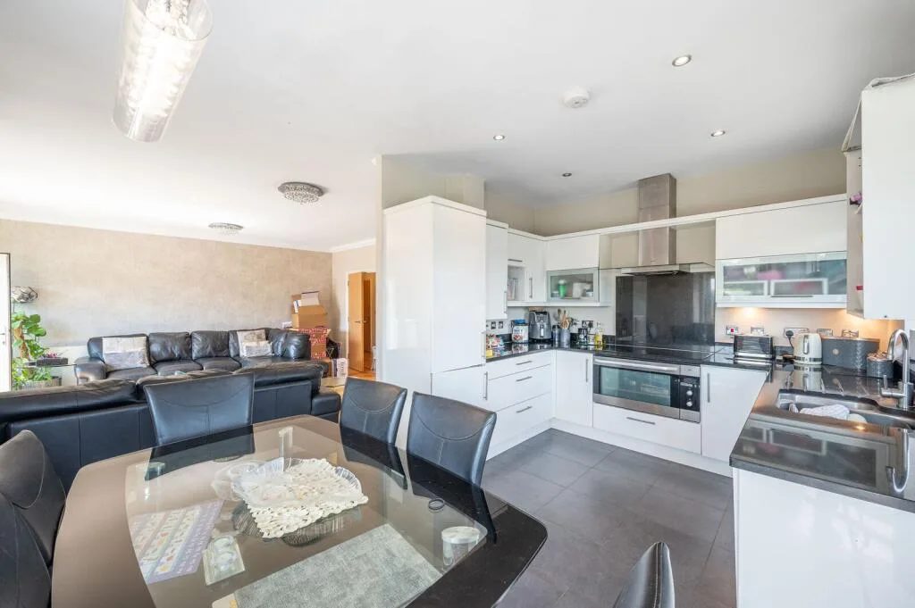 3 bedroom flat for rent