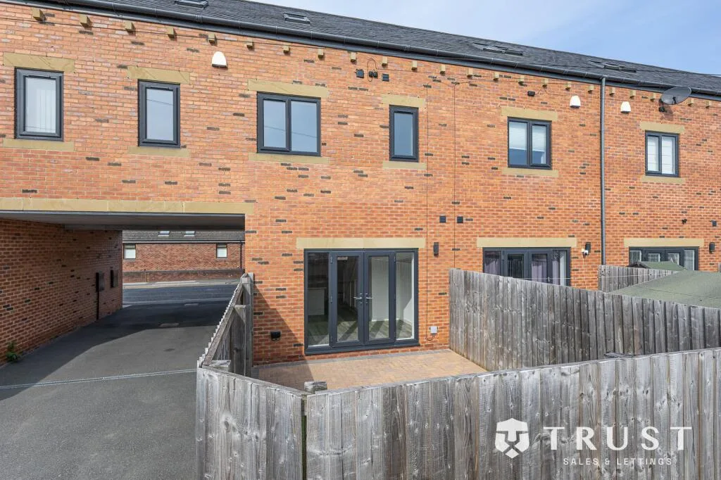 4 bedroom town house for rent