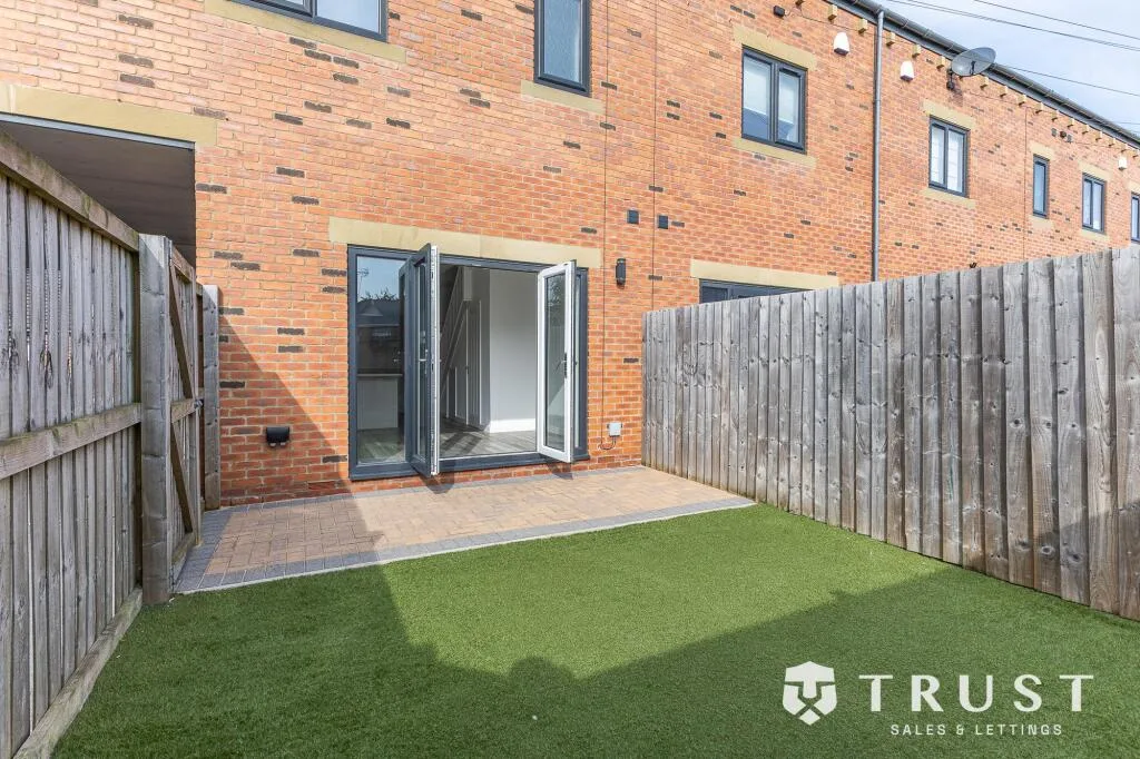 4 bedroom town house for rent