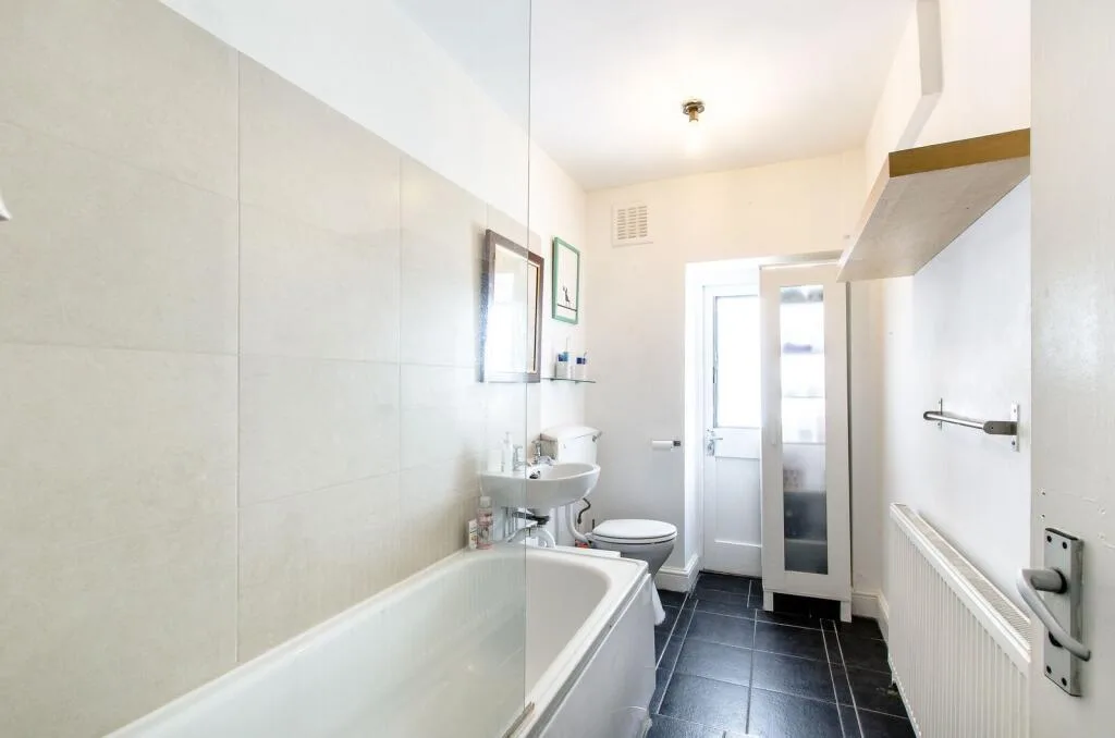 2 bedroom maisonette for rent