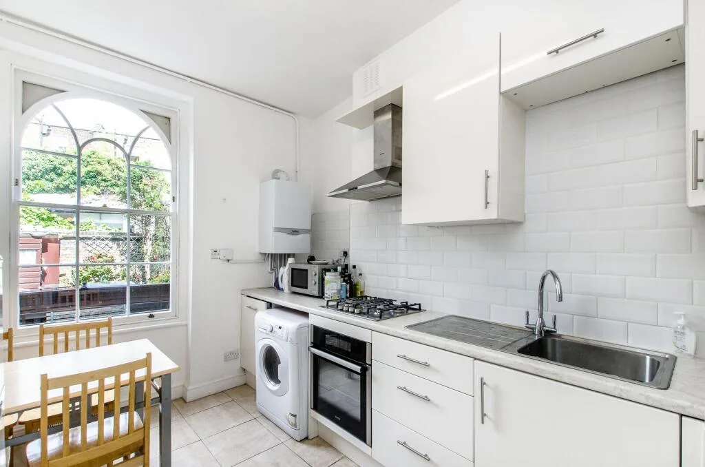 2 bedroom maisonette for rent
