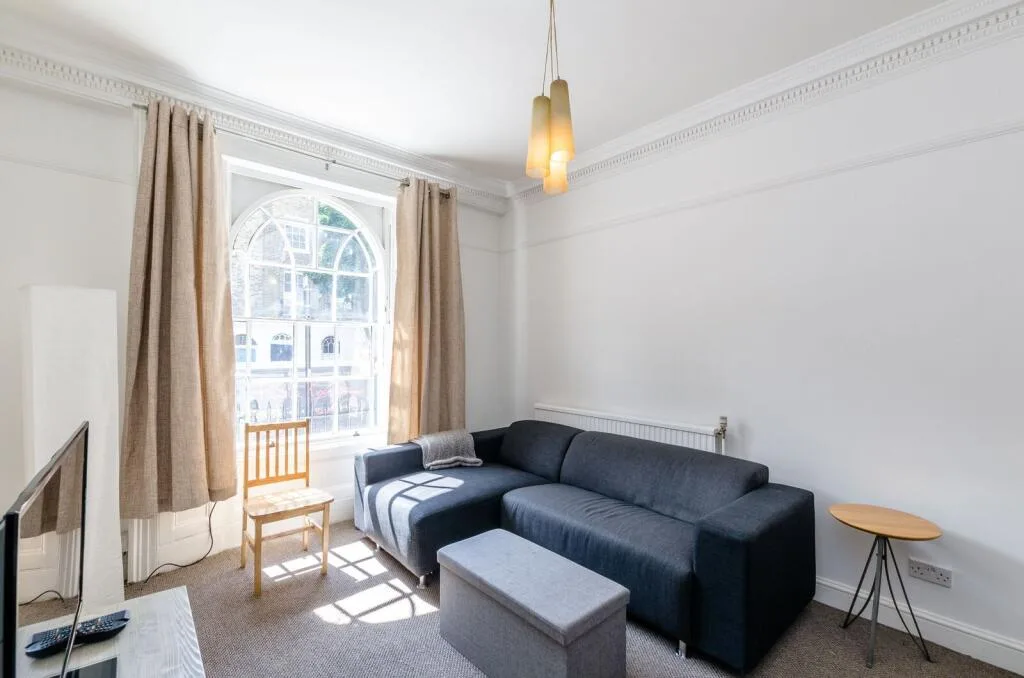2 bedroom maisonette for rent