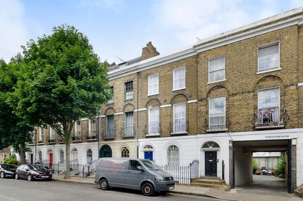 2 bedroom maisonette for rent