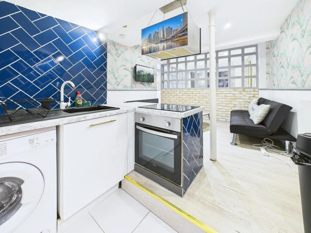 1 bedroom maisonette for rent