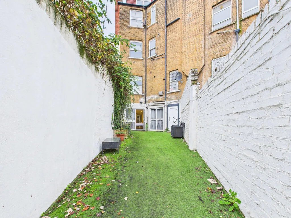 1 bedroom maisonette for rent