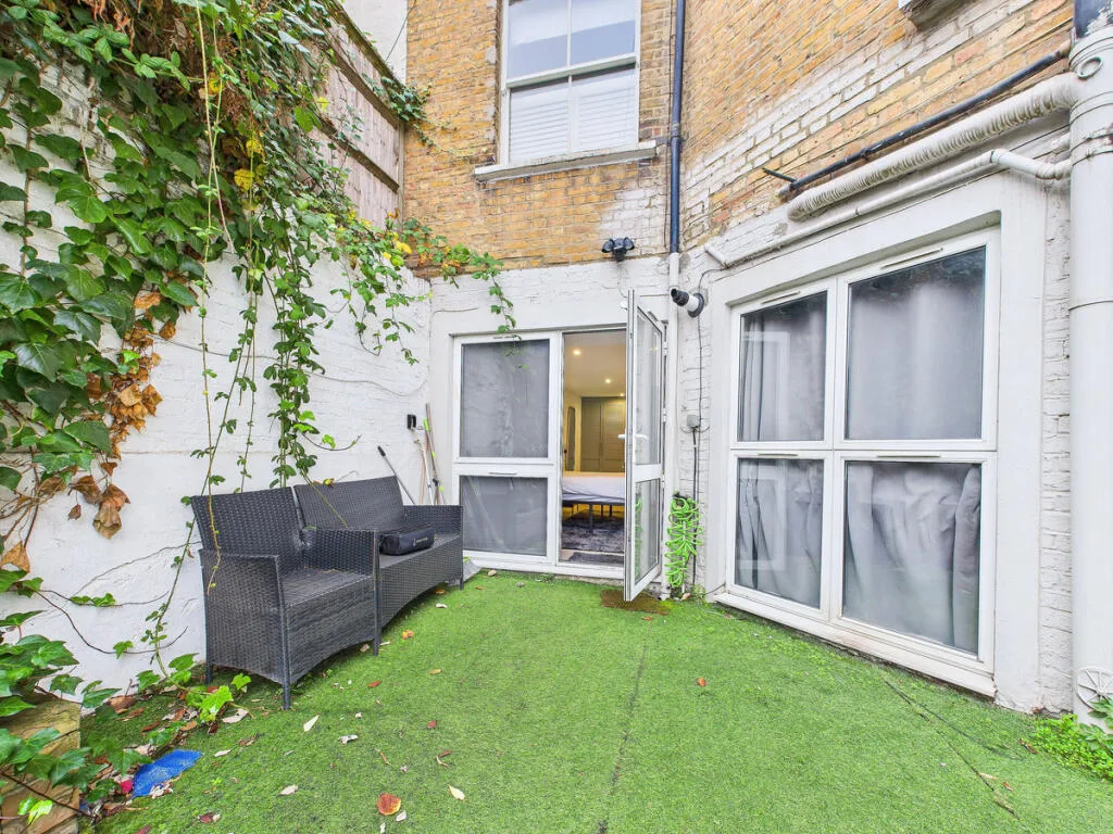 1 bedroom maisonette for rent