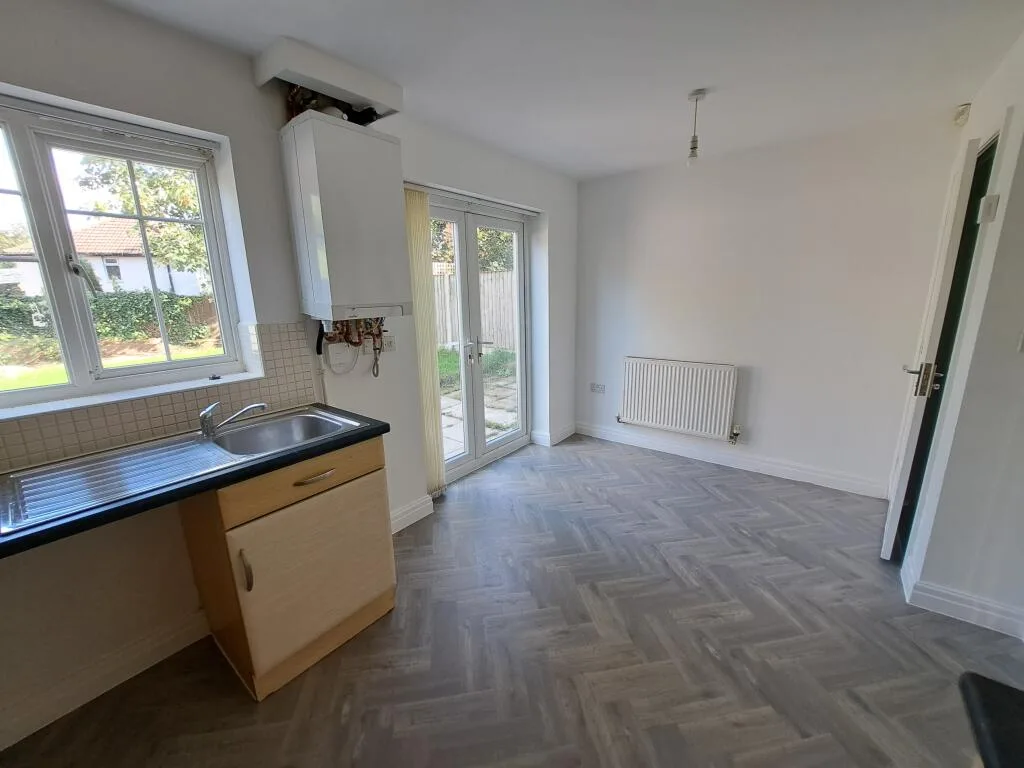 3 bedroom semi-detached house for rent