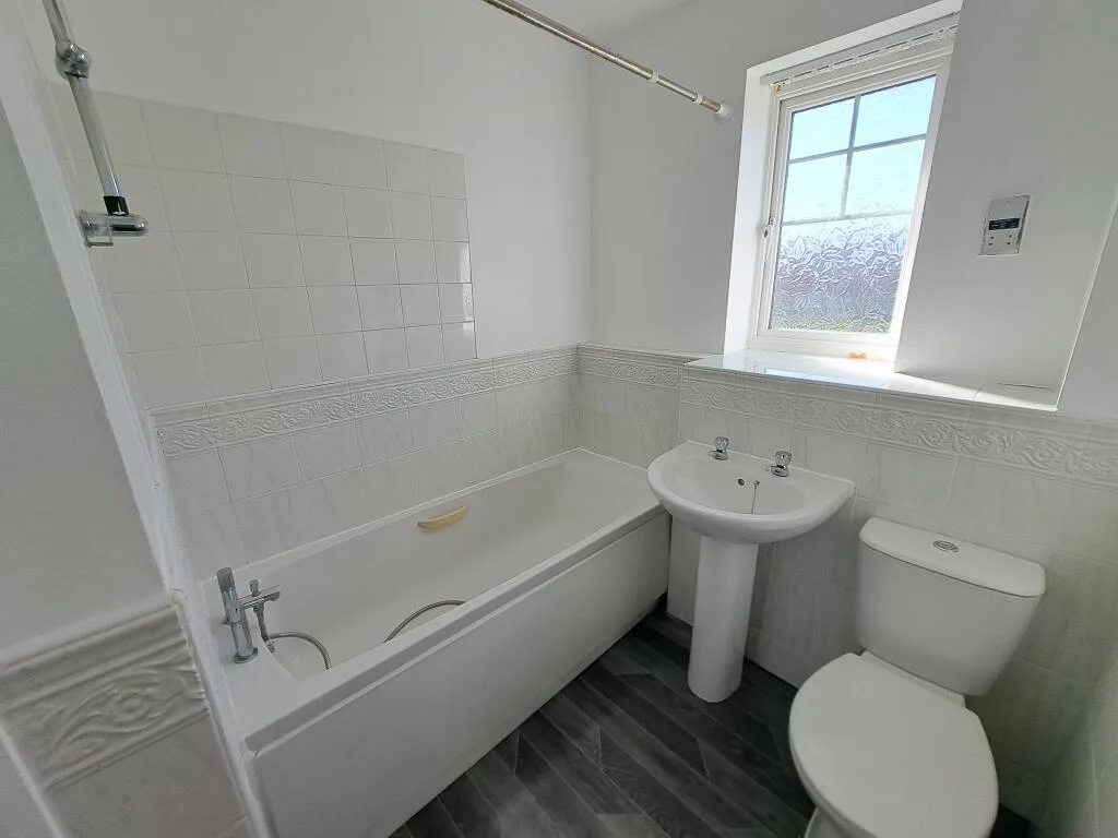 3 bedroom semi-detached house for rent