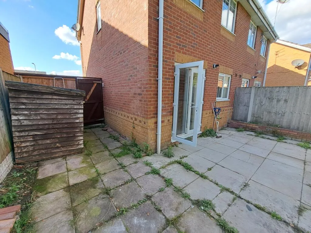 3 bedroom semi-detached house for rent