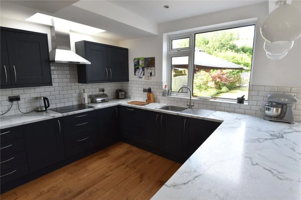 3 bedroom semi-detached house for rent
