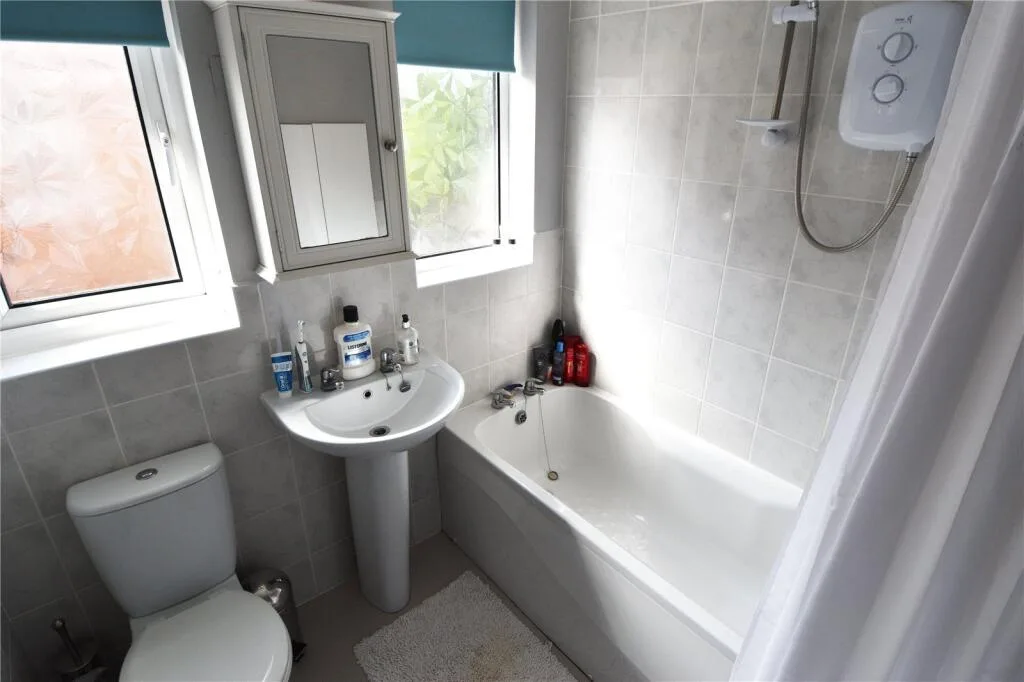3 bedroom semi-detached house for rent