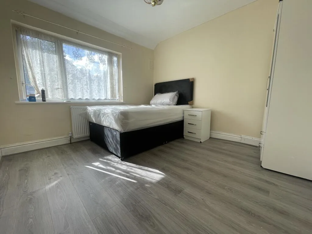 3 bedroom semi-detached house for rent