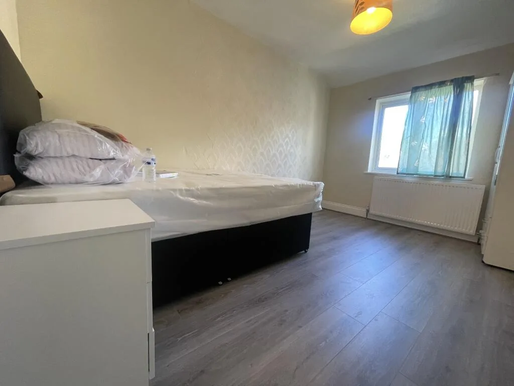 3 bedroom semi-detached house for rent