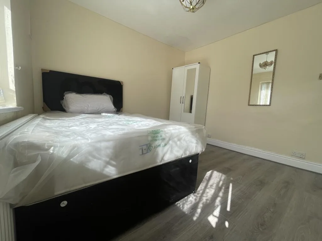 3 bedroom semi-detached house for rent