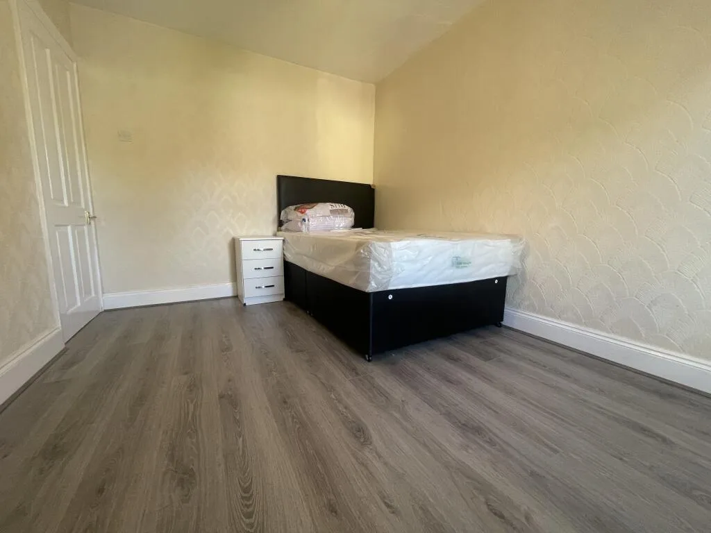 3 bedroom semi-detached house for rent