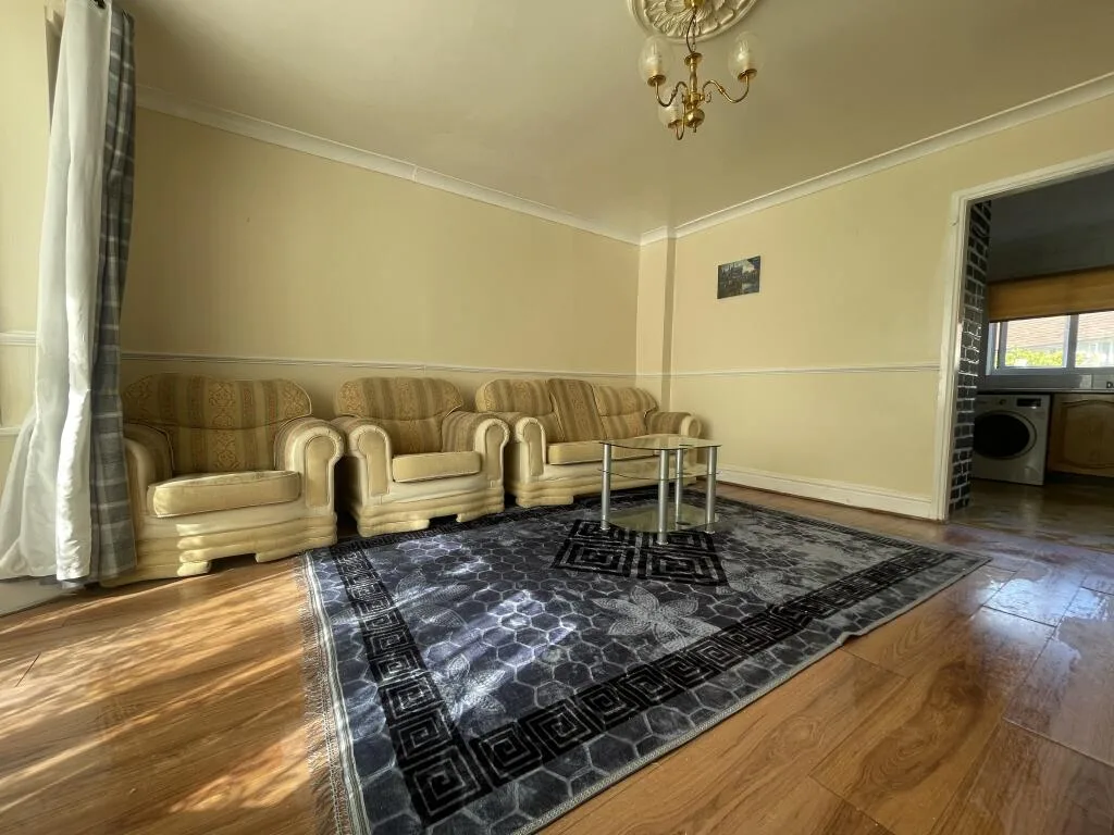 3 bedroom semi-detached house for rent