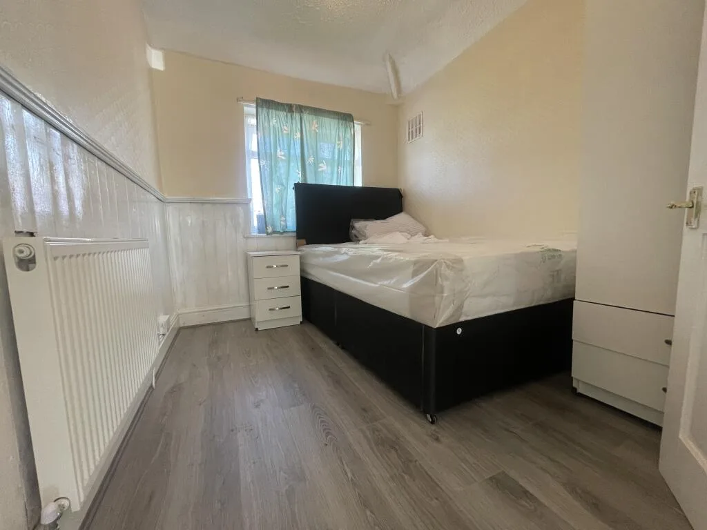 3 bedroom semi-detached house for rent