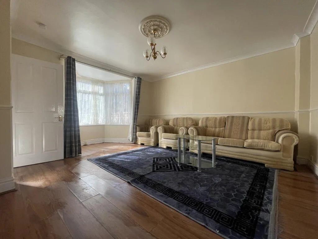 3 bedroom semi-detached house for rent