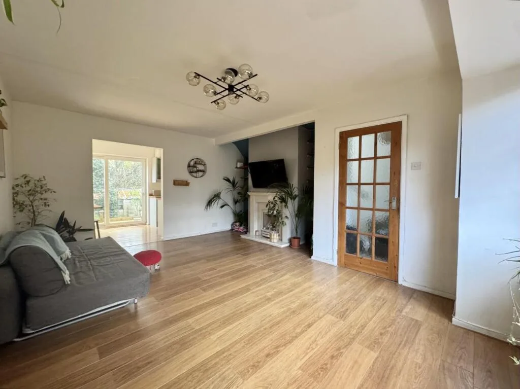3 bedroom semi-detached house for rent
