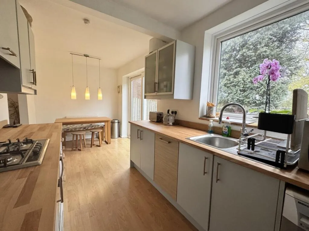 3 bedroom semi-detached house for rent