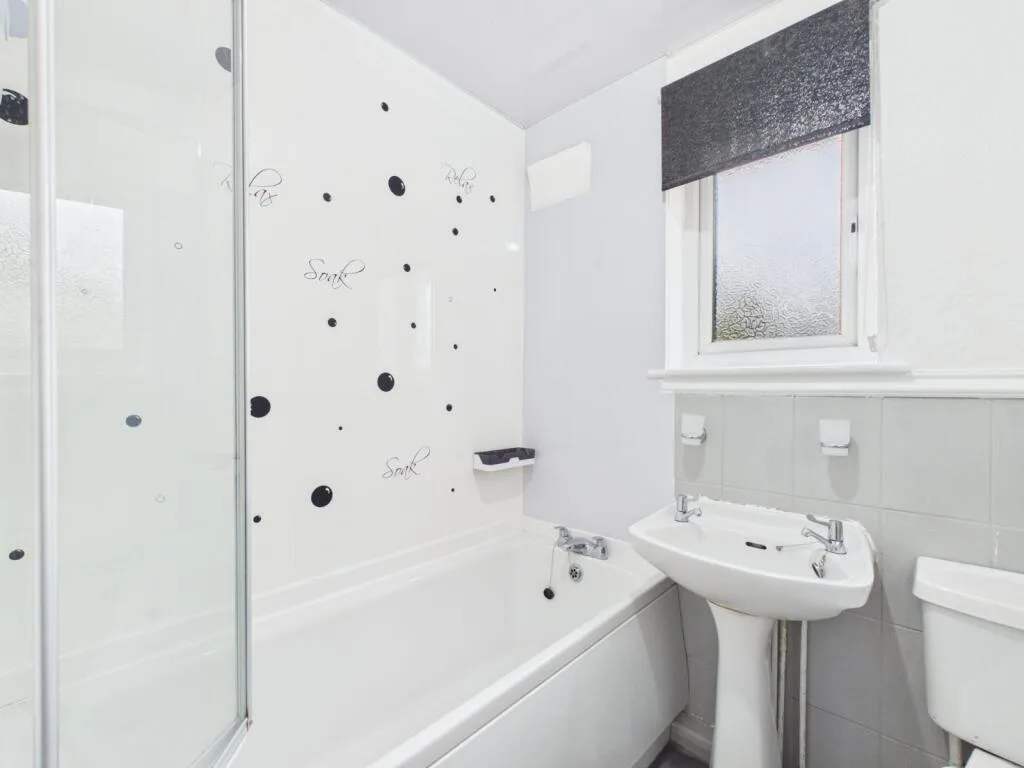 3 bedroom semi-detached house for rent