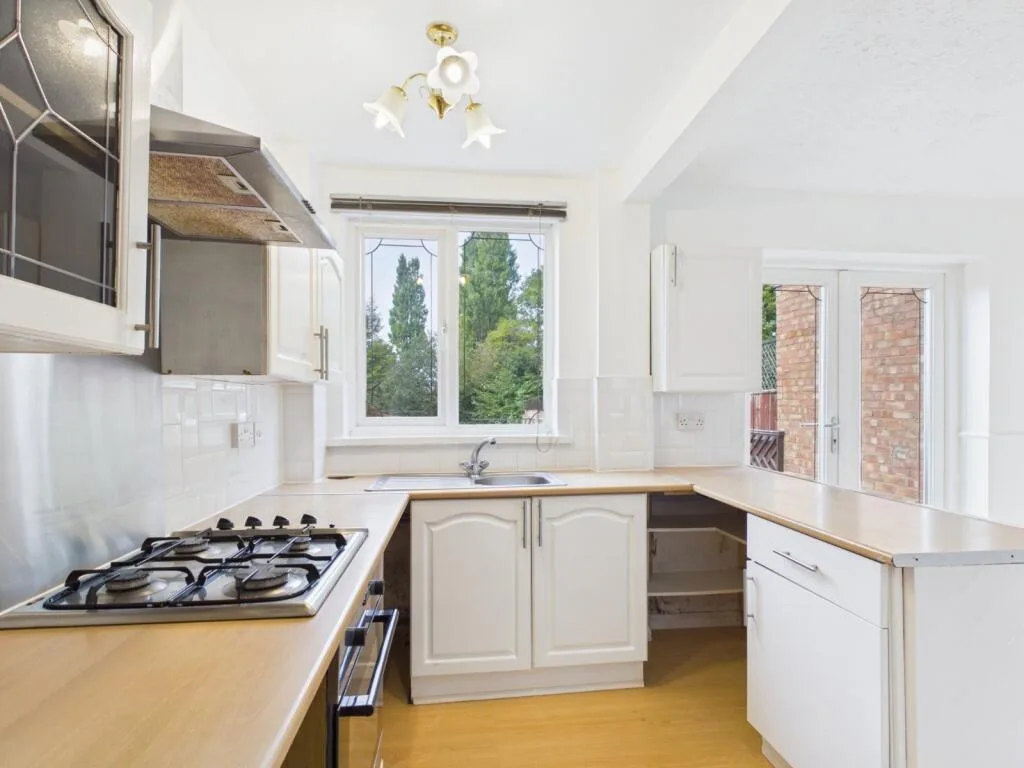 3 bedroom semi-detached house for rent