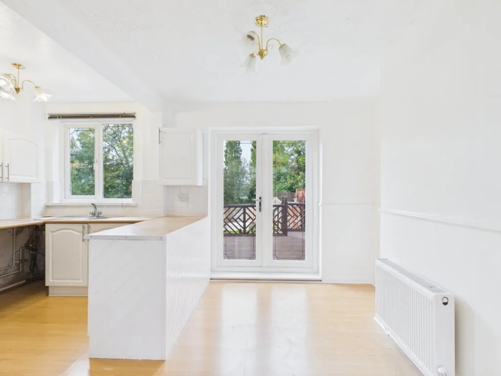 3 bedroom semi-detached house for rent