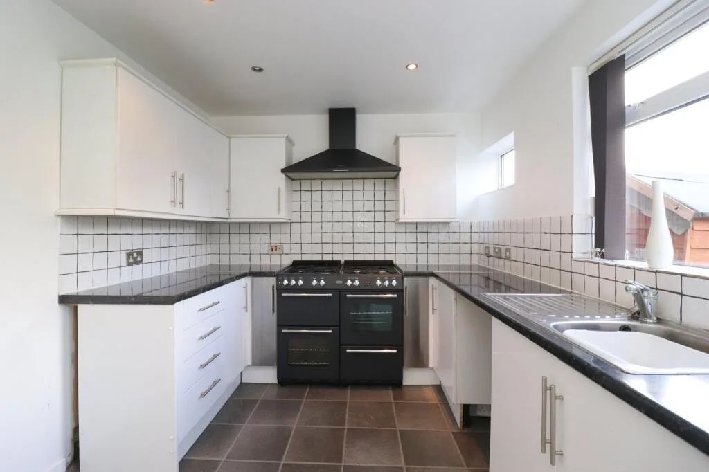 3 bedroom semi-detached house for rent