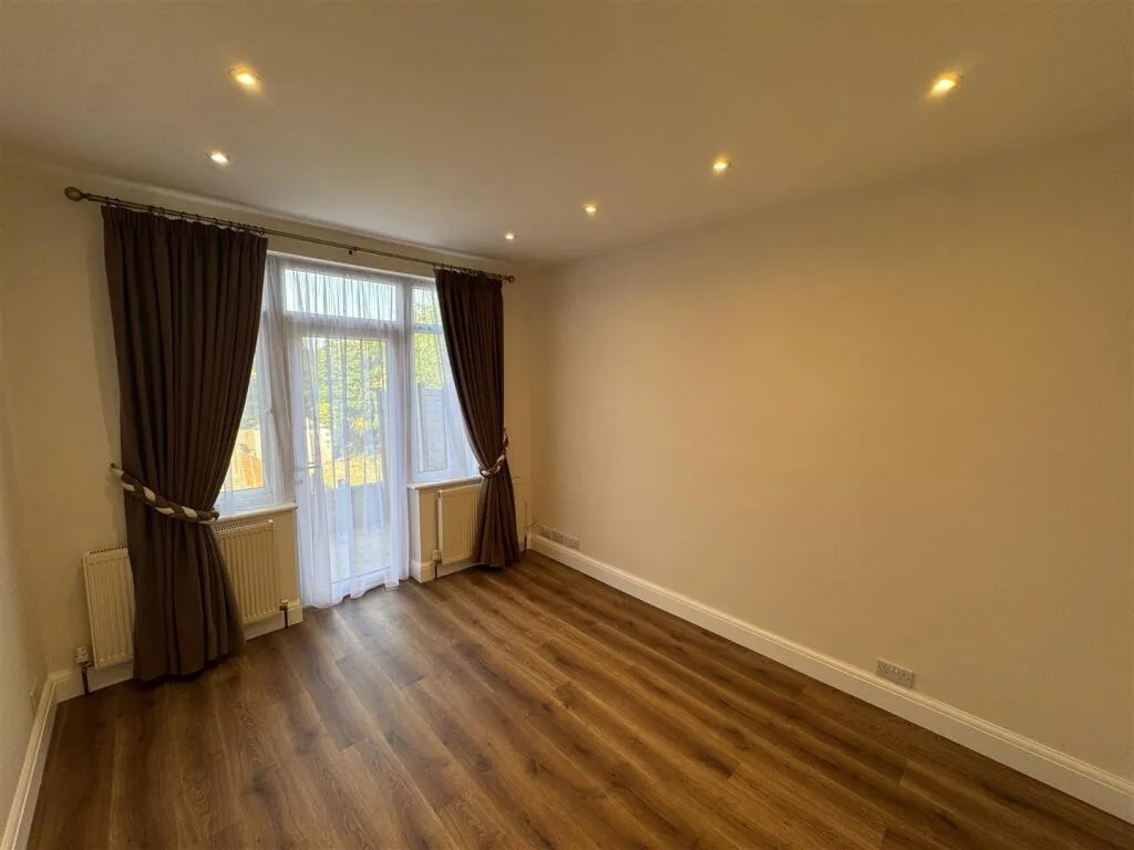 4 bedroom semi-detached house for rent