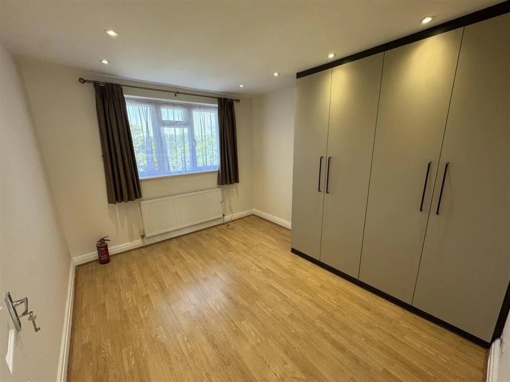 4 bedroom semi-detached house for rent