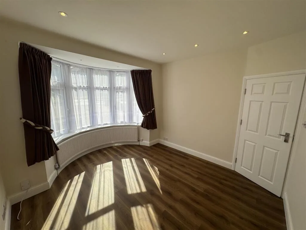 4 bedroom semi-detached house for rent